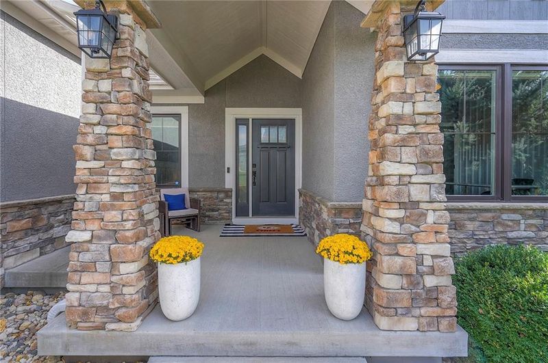 205 SW Mackenzie Dr, Lee's Summit, MO 64081