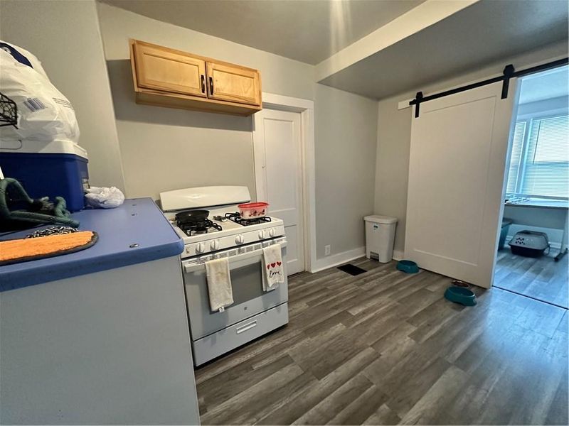 2303 E 41st St E, Kansas City, MO 64130