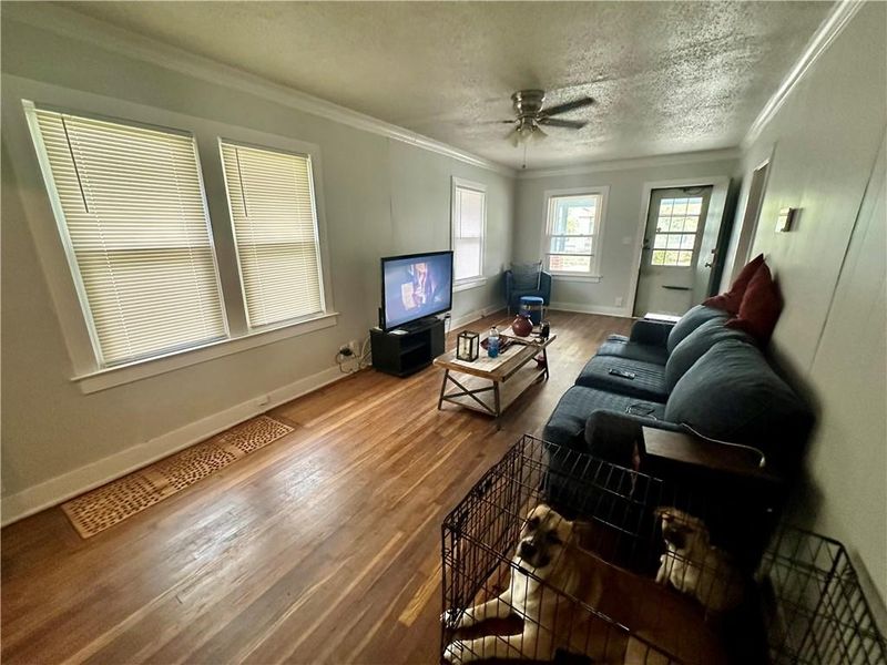 2303 E 41st St E, Kansas City, MO 64130