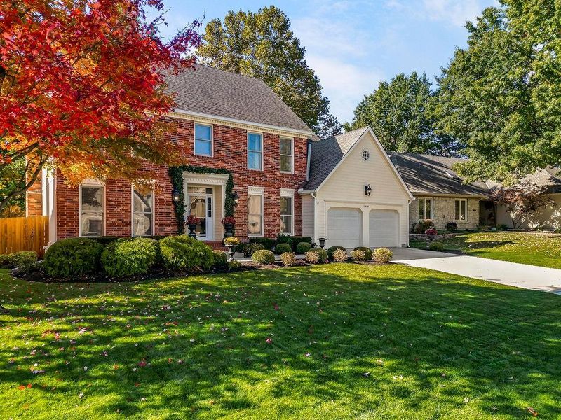 11938 Linden St, Overland Park, KS 66209