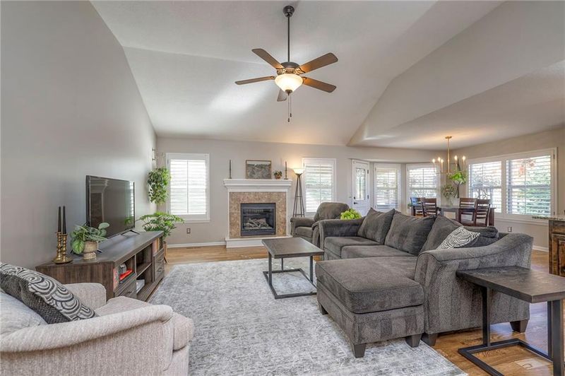 20721 W 72nd Ter, Shawnee, KS 66218