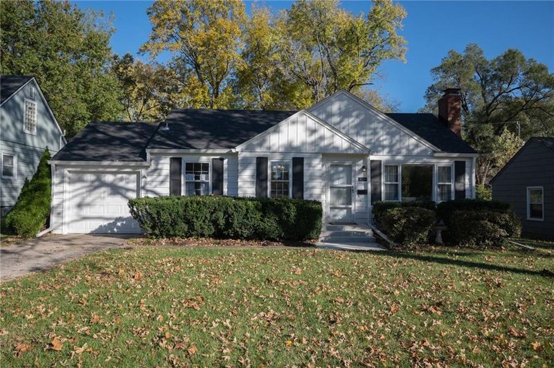 8201 Ward Pw, Kansas City, MO 64114