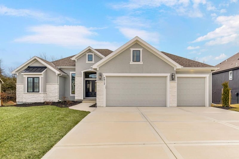 4464 Tee Box Dr, Basehor, KS 66007