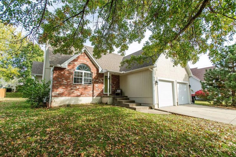 1603 Roanoke Dr, Warrensburg, MO 64093