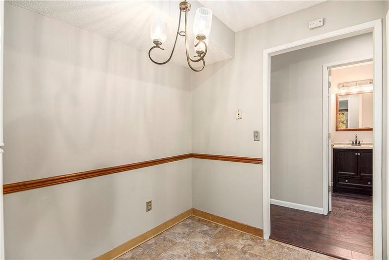 1466 NW 64th Ter, Kansas City, MO 64118