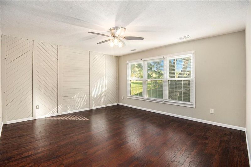 1466 NW 64th Ter, Kansas City, MO 64118