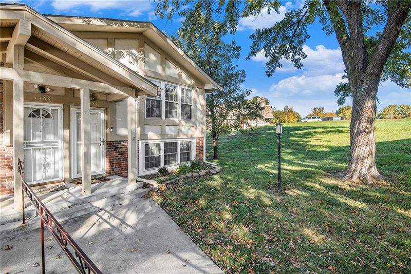 1466 NW 64th Ter, Kansas City, MO 64118