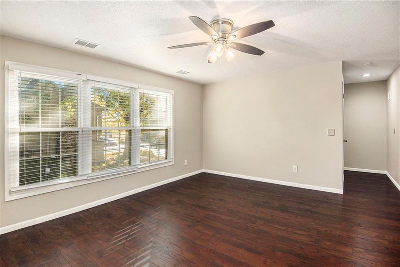 1466 NW 64th Ter, Kansas City, MO 64118