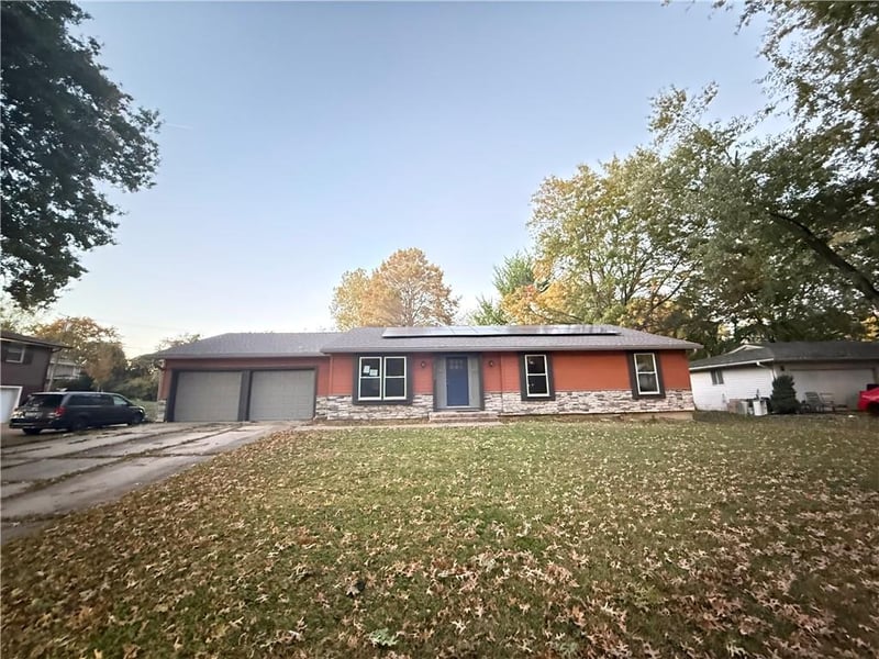8220 Freeman Ave, Kansas City, KS 66112