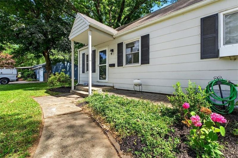 7617 W 63rd Ter, Overland Park, KS 66202