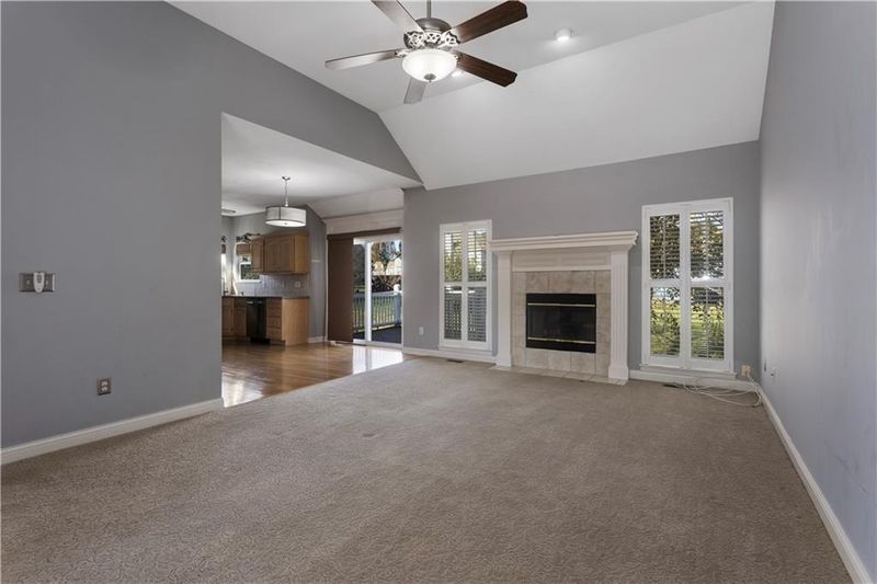 414 Killarney Ln, Smithville, MO 64089