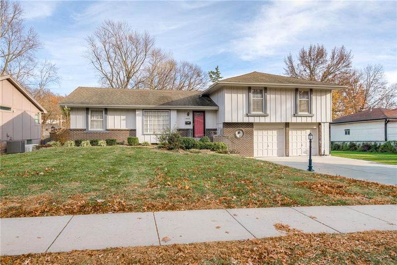 8809 Outlook Dr, Overland Park, KS 66207