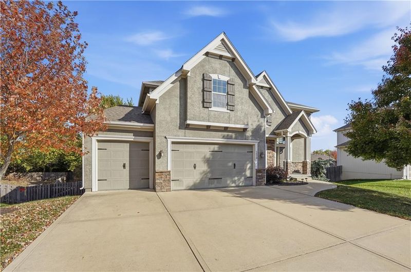 1520 SW 41st St, Lee's Summit, MO 64082