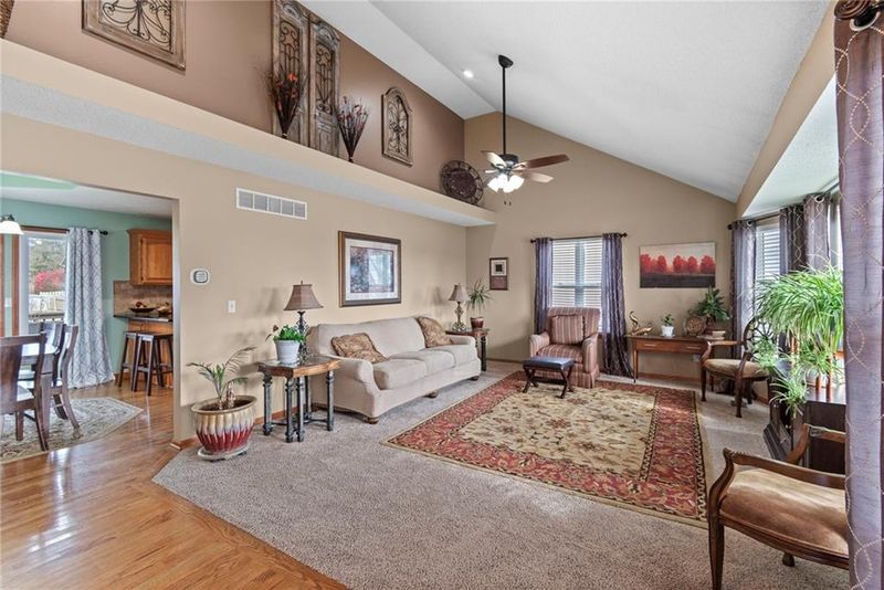 1316 SE 12th Ter, Lee's Summit, MO 64081