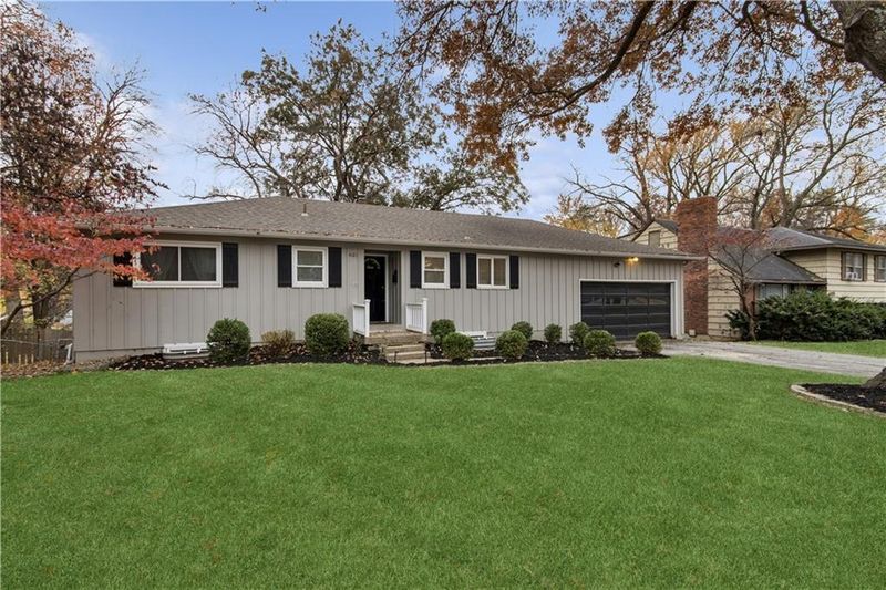 4121 W 54th Ter, Roeland Park, KS 66205