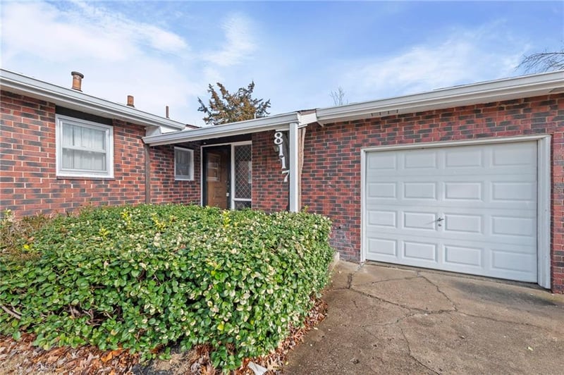 8117 Manning Ave, Raytown, MO 64138