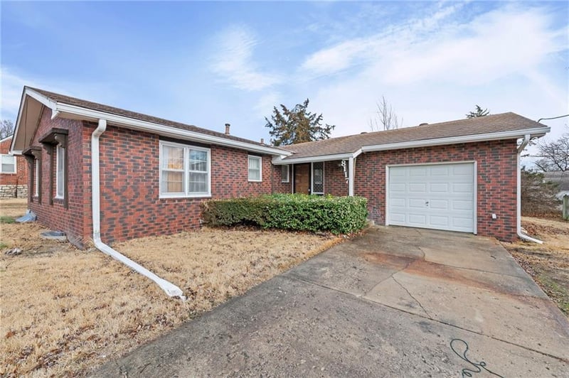 8117 Manning Ave, Raytown, MO 64138
