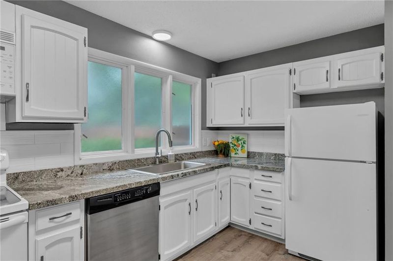 1620 W 20th Ter, Lawrence, KS 66046
