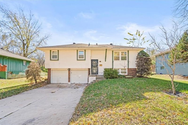 9033 E 90th Ter, Kansas City, MO 64138