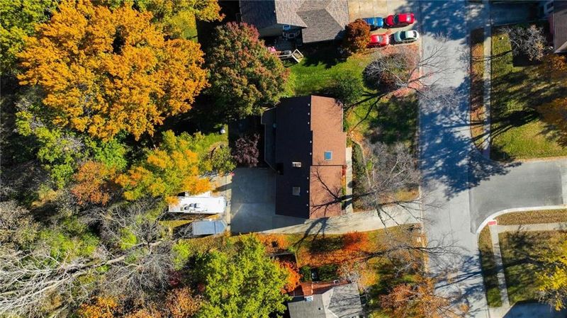 2901 Trenchard Dr, Independence, MO 64057