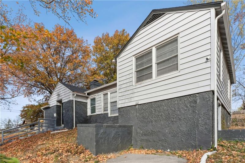 5000 E 39th Ter, Kansas City, MO 64130