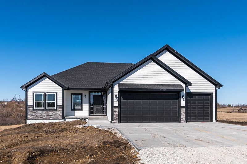 939 168th Ct, Basehor, KS 66007