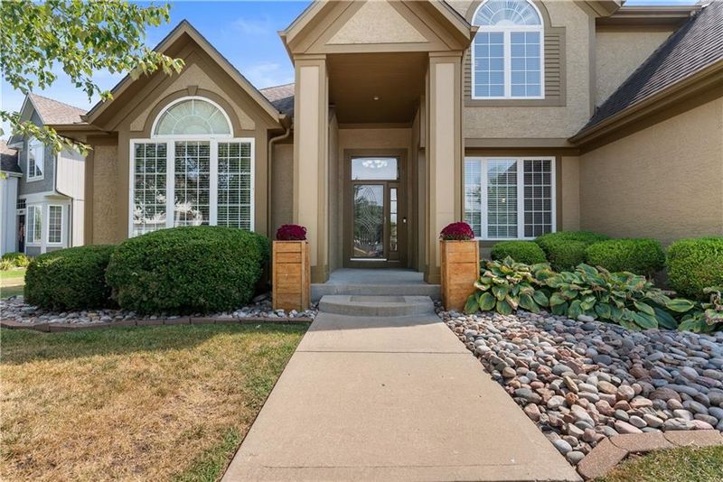 5937 NE Hidden Valley Dr, Lee's Summit, MO 64064