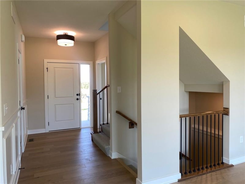 18901 W 193rd Ter, Spring Hill, KS 66083