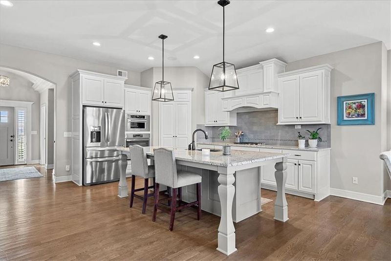15826 W 165th Ter, Olathe, KS 66062