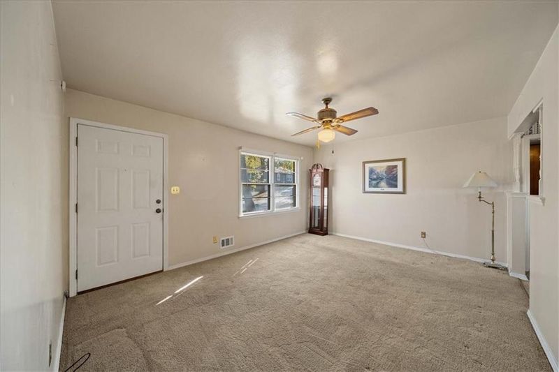 11142 Spring Valley Rd, Kansas City, MO 64134