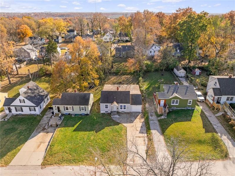 4225 E 68th St, Kansas City, MO 64132