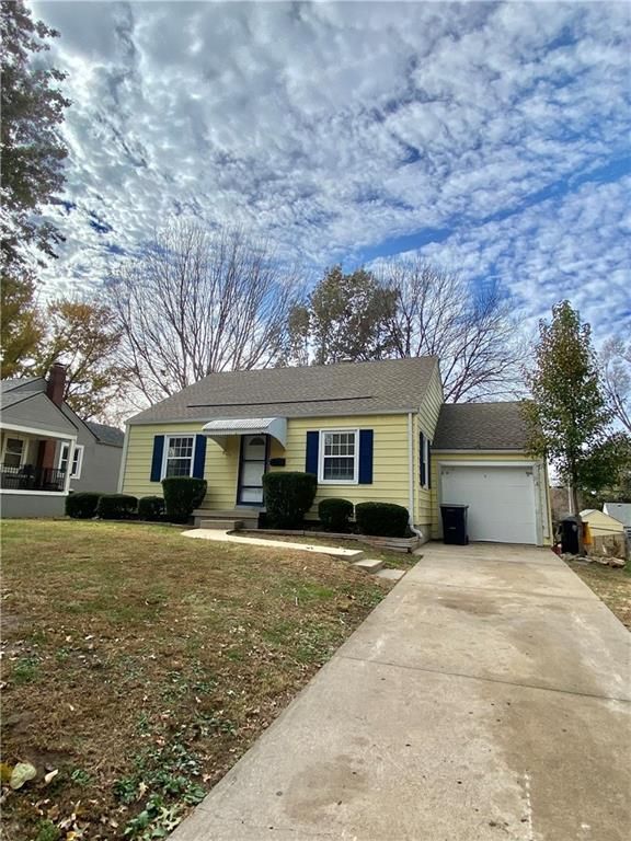 8122 Summit St, Kansas City, MO 64114