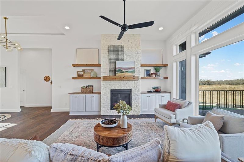 1600 SW 27th St, Lee's Summit, MO 64082