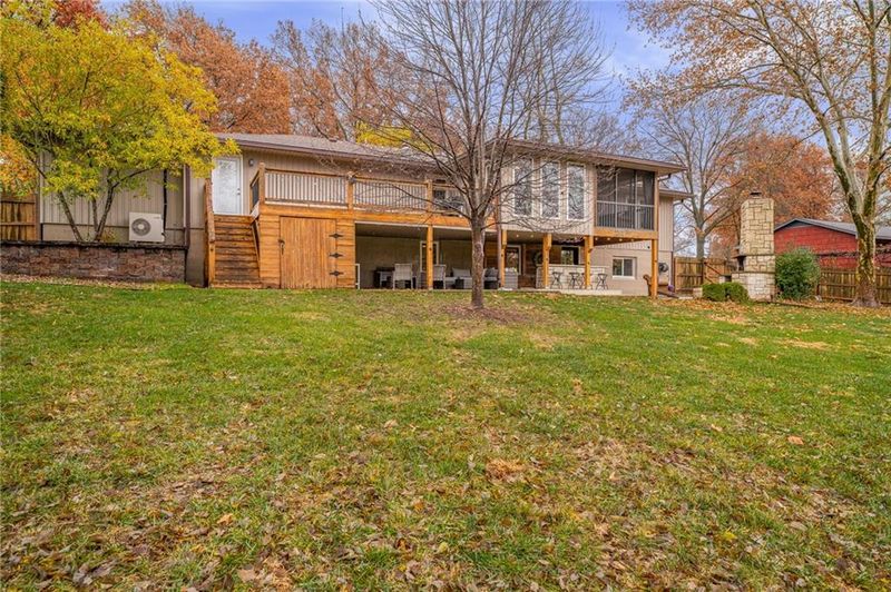 1214 Scott Dr, Liberty, MO 64068