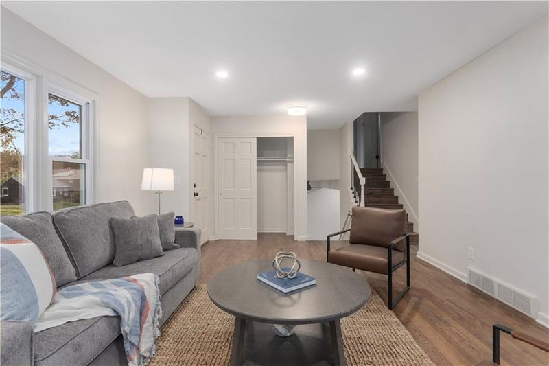 8903 W 93 St, Overland Park, KS 66212