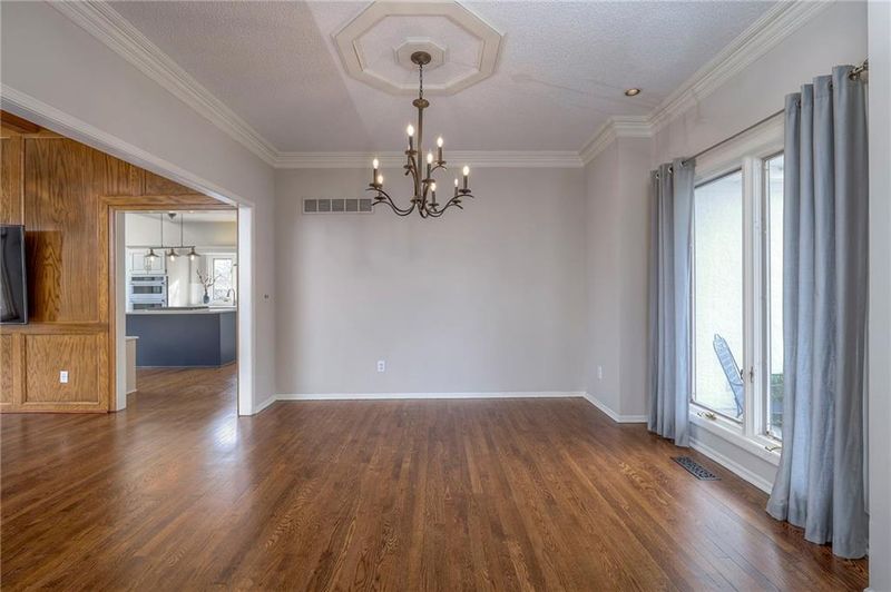 416 NE Brockton Dr, Lee's Summit, MO 64064