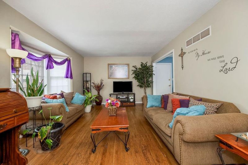 8301 E 104th Ter, Kansas City, MO 64134