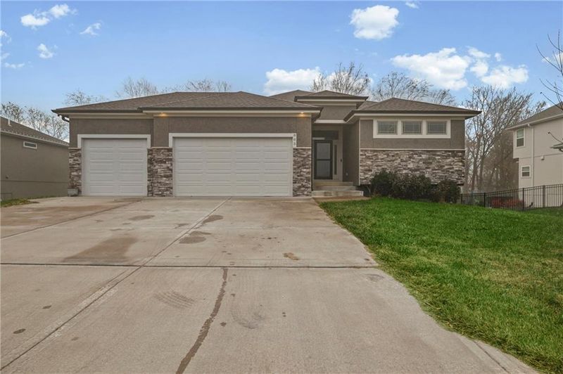 805 W Shawhan Pw, Lee's Summit, MO 64086