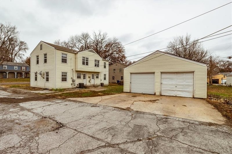 6625 Floyd St, Overland Park, KS 66202