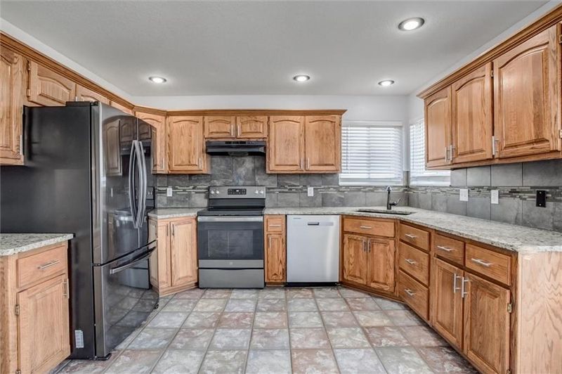 1104 Timberline Dr, Cameron, MO 64429
