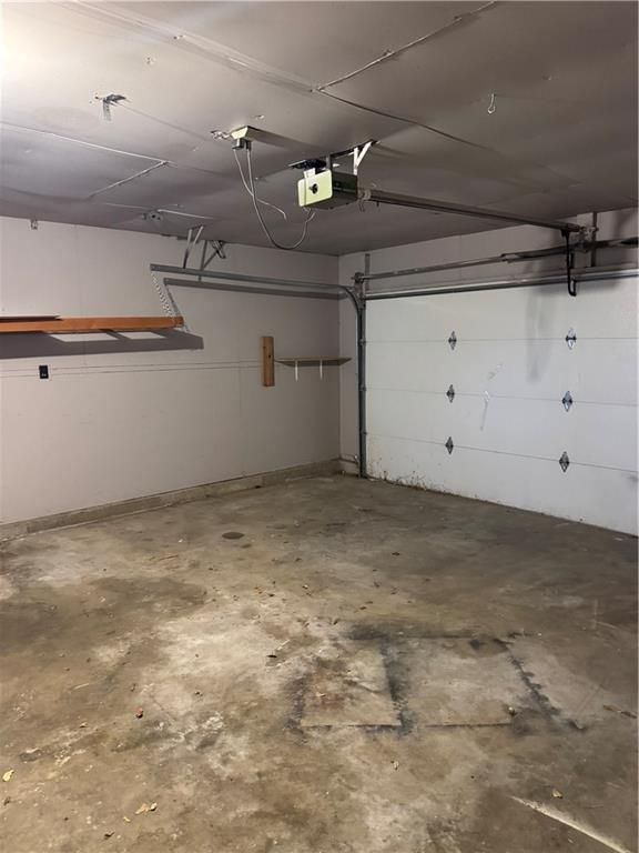 8808 E 58th Ter, Raytown, MO 64133