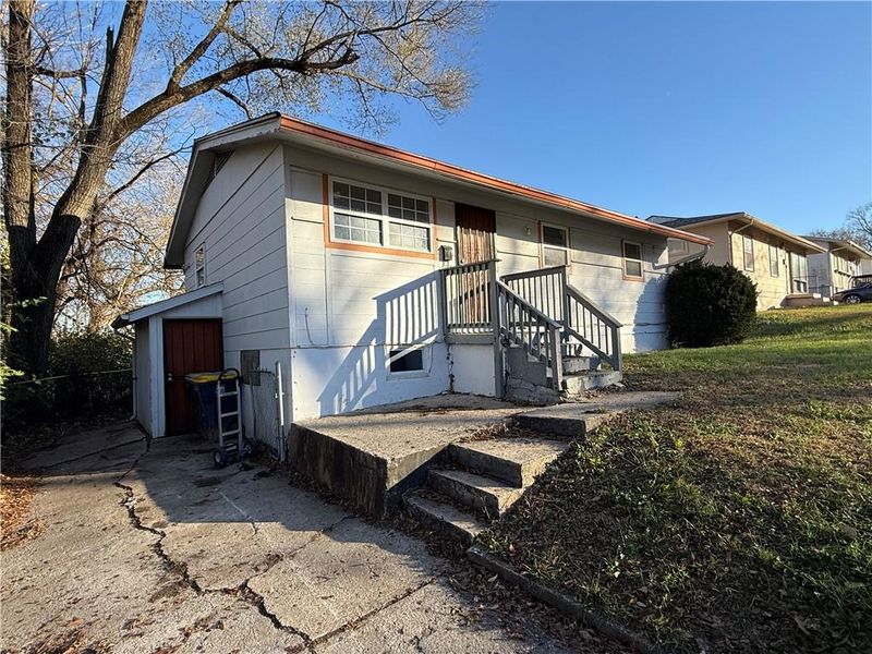 3801 Myrtle Ave, Kansas City, MO 64128