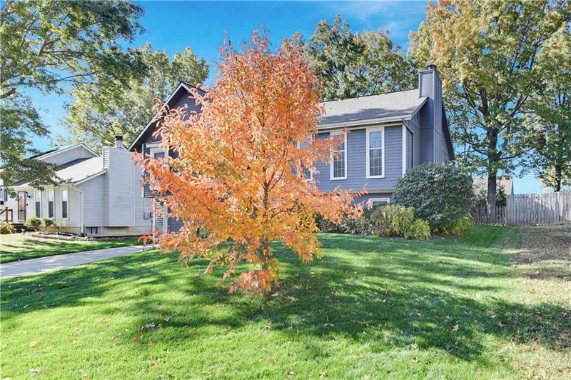 12838 S Navaho Dr, Olathe, KS 66062