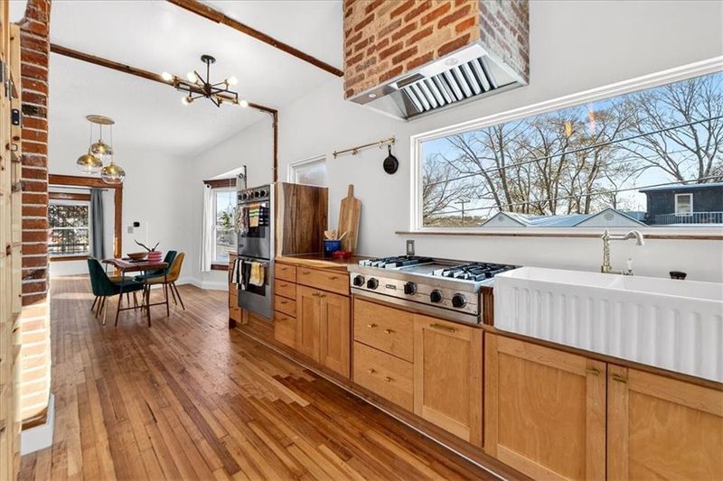 3239 E 6th St, Kansas City, MO 64124