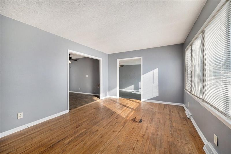 8306 E 99th St, Kansas City, MO 64134