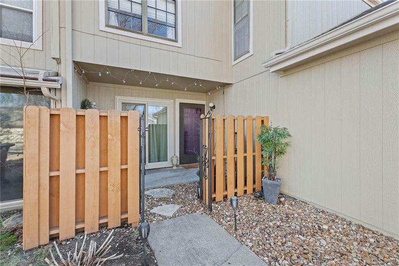721 E 121st St, Kansas City, MO 64146