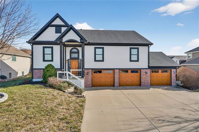 3701 N 153rd St, Basehor, KS 66007
