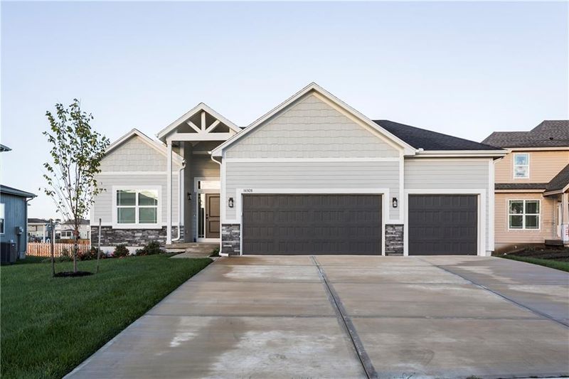 16928 S Brentwood St, Olathe, KS 66062