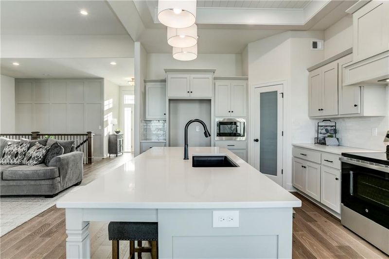 16928 S Brentwood St, Olathe, KS 66062