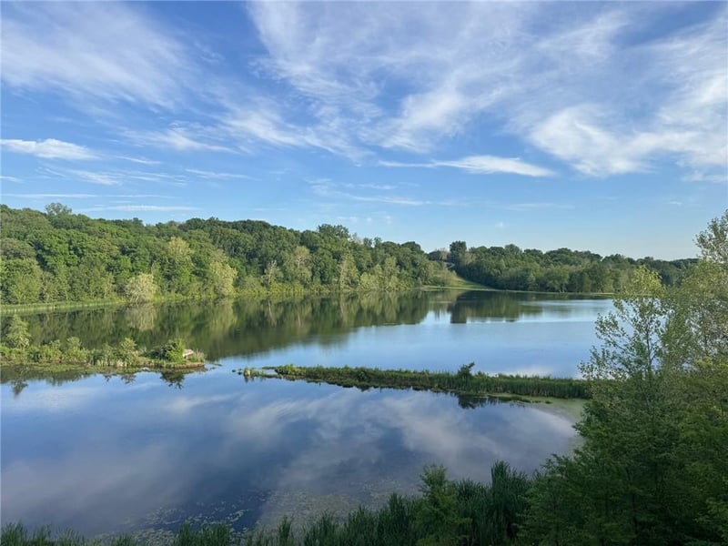 7017 Waters Edge Dr, Parkville, MO 64152